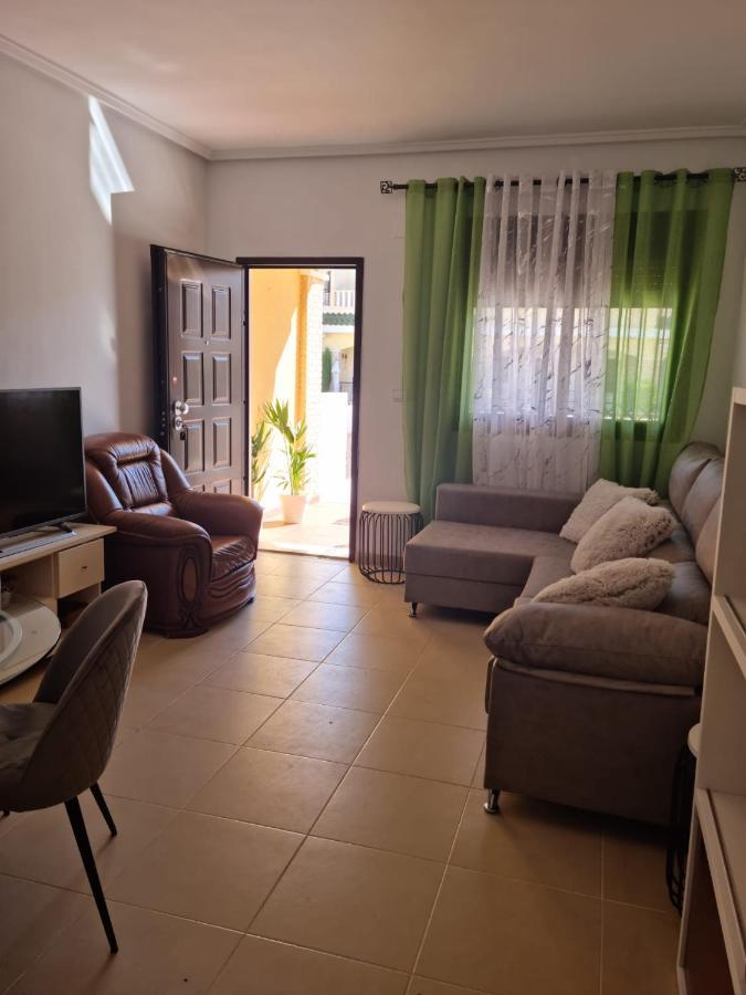 Agradable Adosado Con Piscina Holiday home